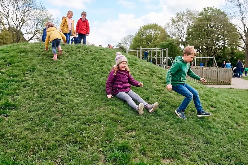 ridcon-galabau-fallschutz-fallschutzrasengitter-beispiel-spielplatz-hang