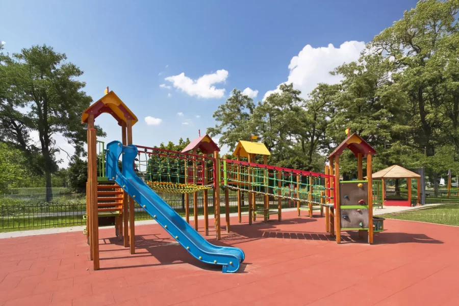 ridcon-galabau-fallschutz-fallschutzmatten-beispiel-spielplatz-2