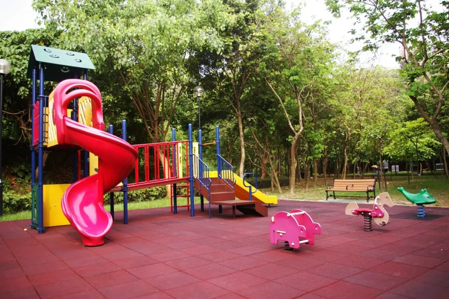ridcon-galabau-fallschutz-fallschutzmatten-beispiel-spielplatz-4
