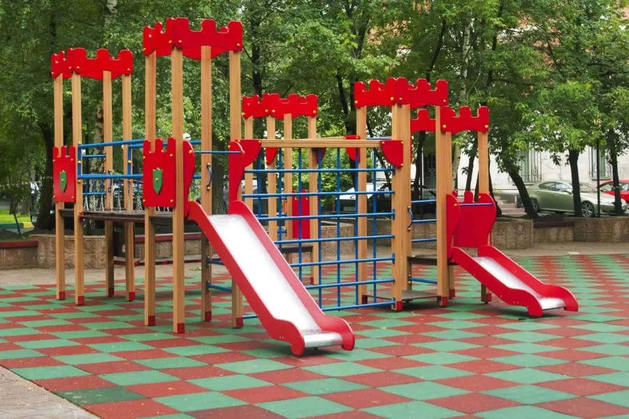 ridcon-galabau-fallschutz-fallschutzmatten-beispiel-spielplatz-5