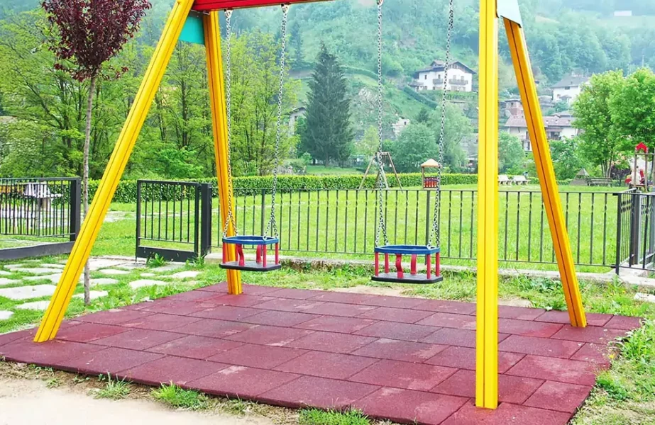 ridcon-galabau-fallschutz-fallschutzmatten-beispiel-spielplatz-7